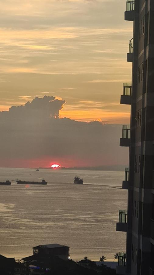 Cozy Penthouse 2Br Suite W Balcony - Amazing Manila Bay View And City Skyline Near Moa Pasay Exteriör bild